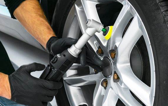 Polishing Aluminum Wheel