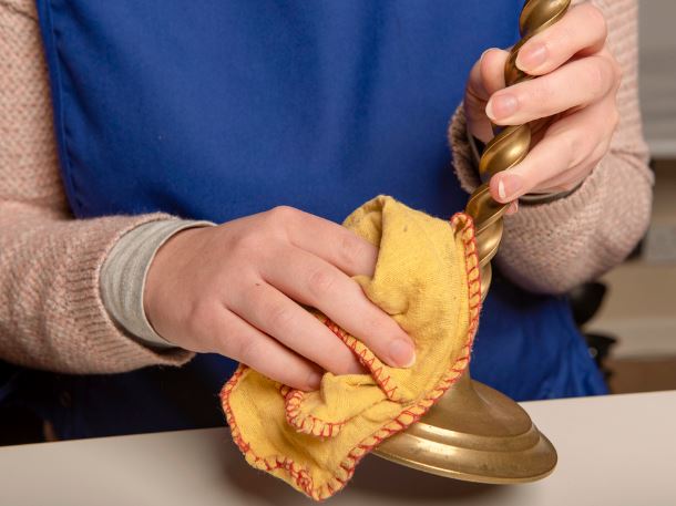 Hand Polishing Brass Stand